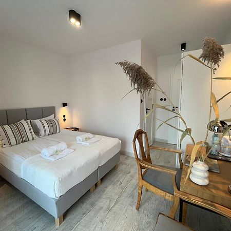 Pod Roza Bed & Breakfast Леба Екстериор снимка