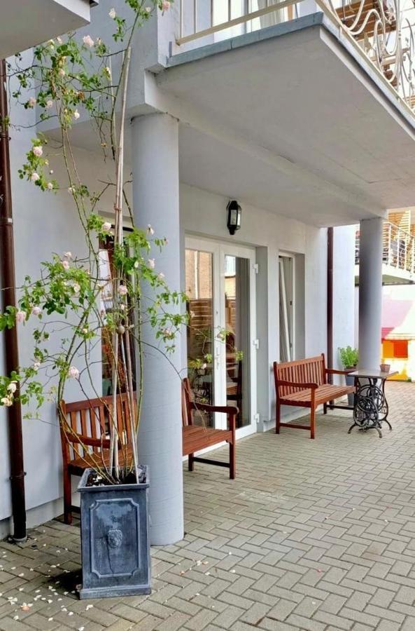 Pod Roza Bed & Breakfast Леба Екстериор снимка