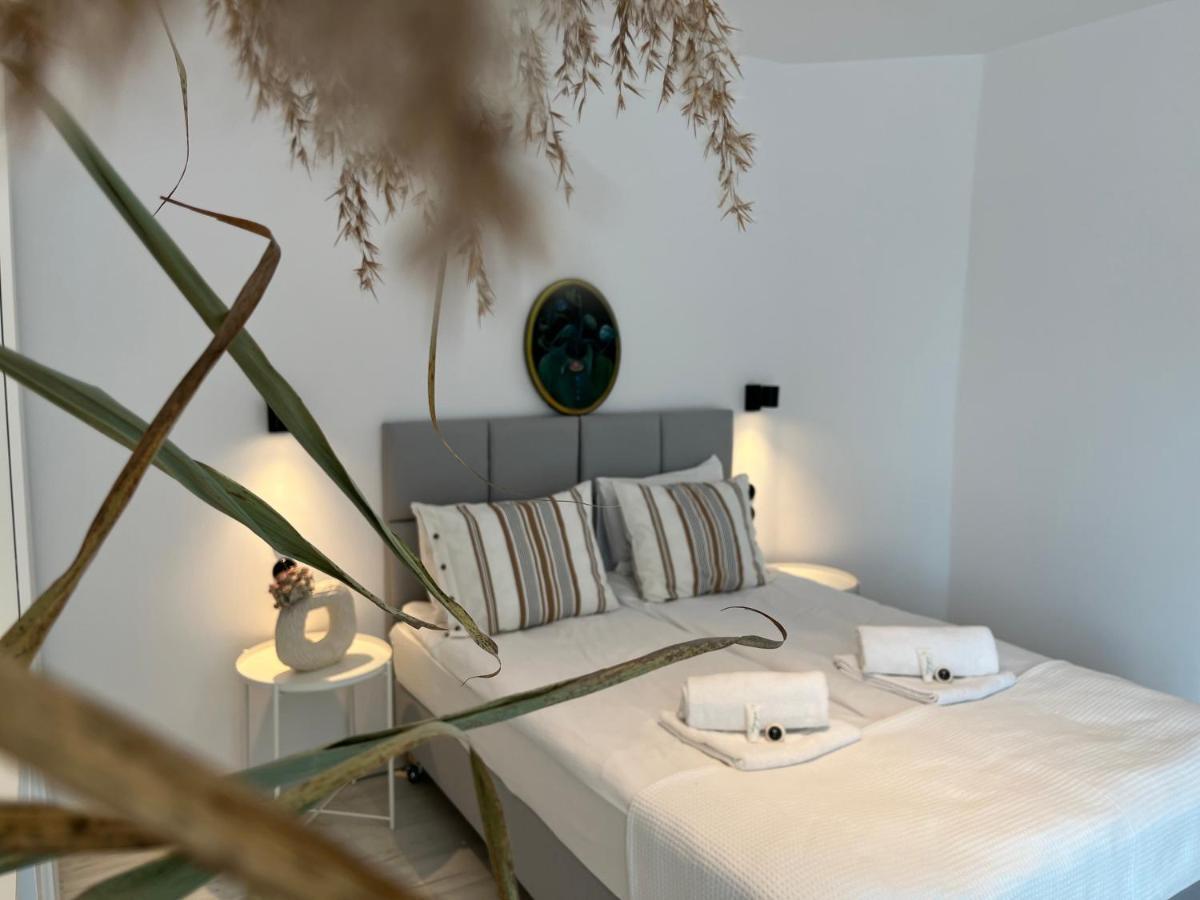 Pod Roza Bed & Breakfast Леба Екстериор снимка