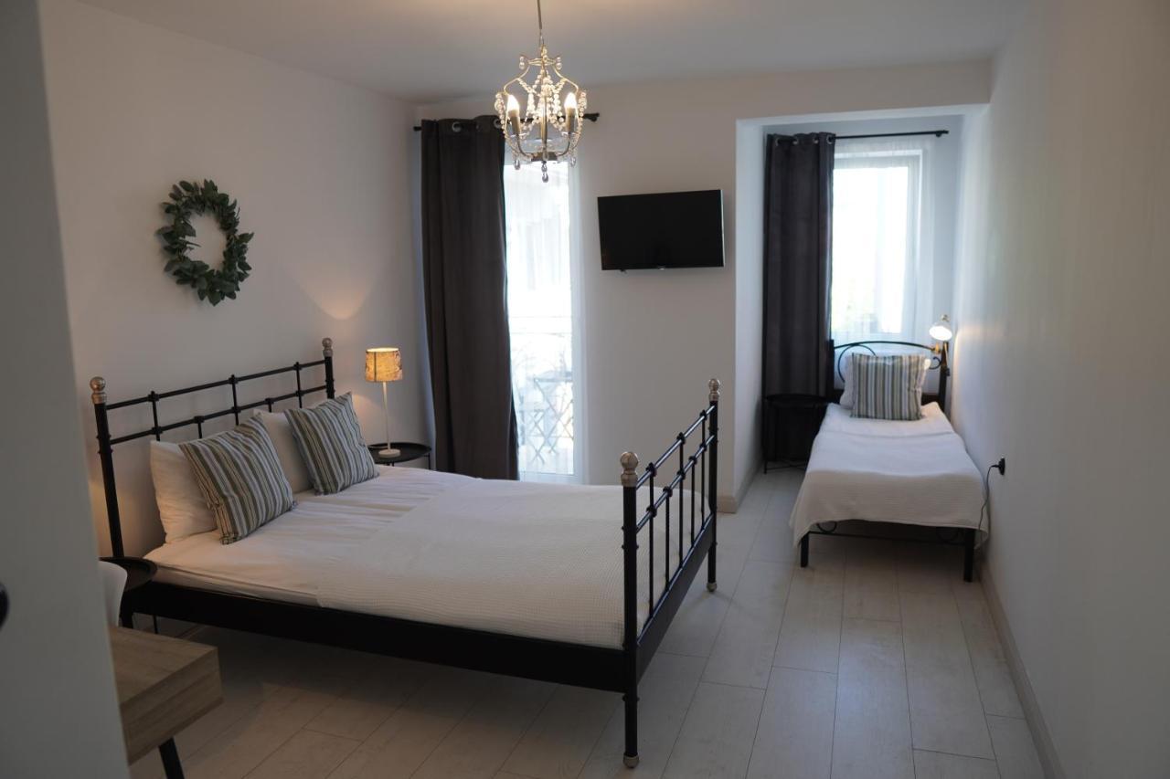 Pod Roza Bed & Breakfast Леба Екстериор снимка