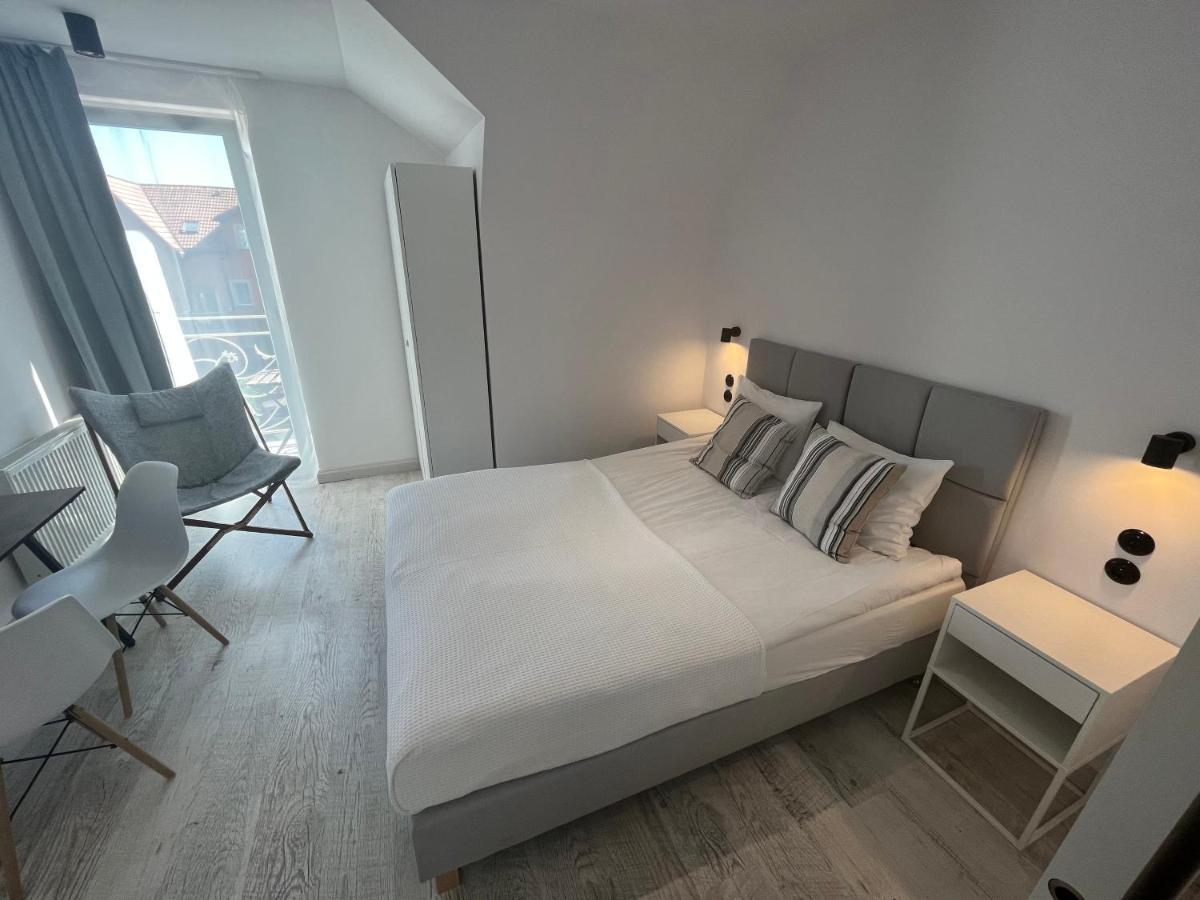 Pod Roza Bed & Breakfast Леба Екстериор снимка