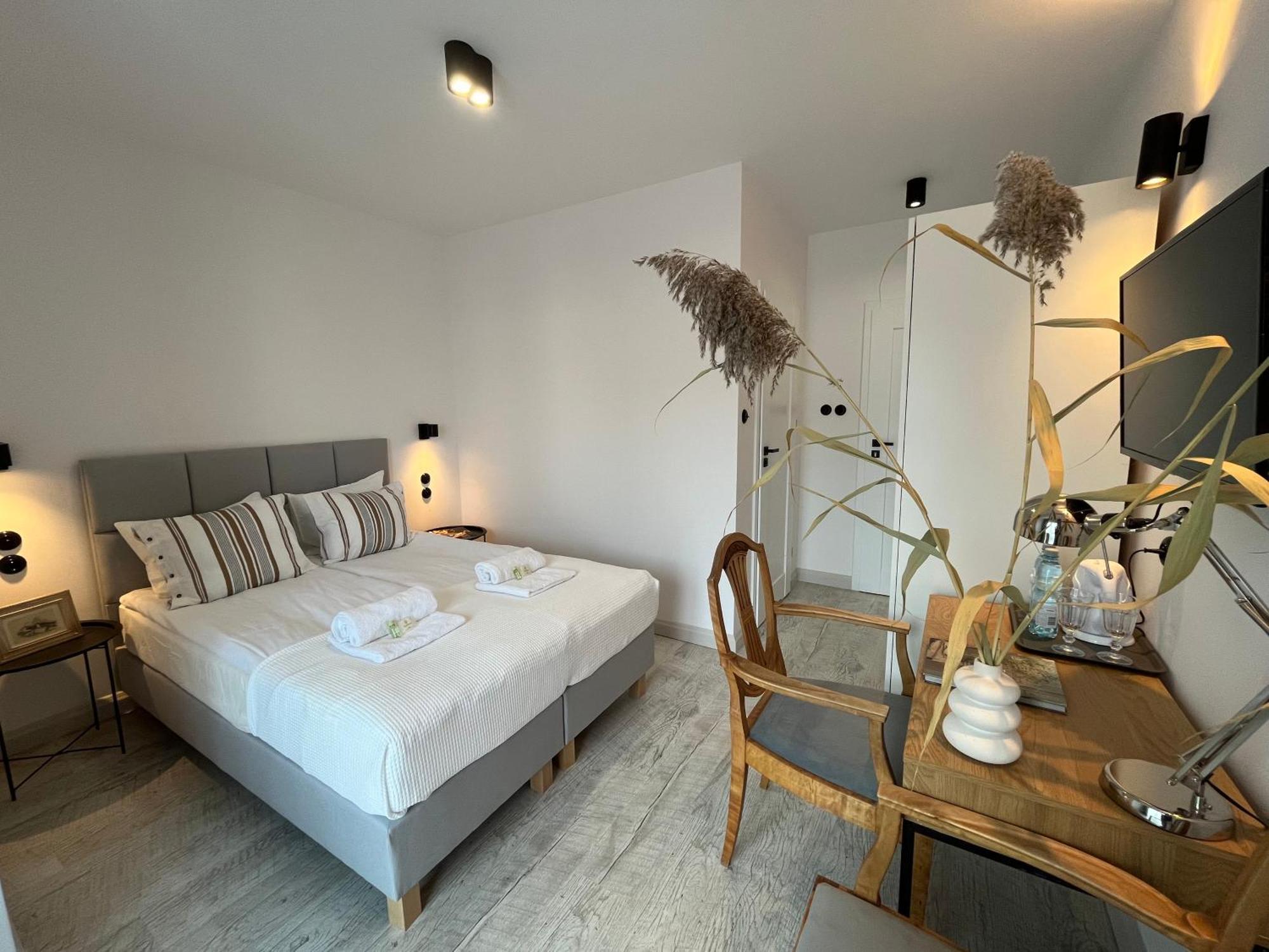 Pod Roza Bed & Breakfast Леба Екстериор снимка